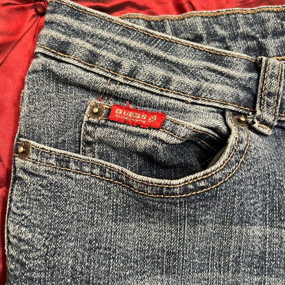 Best fit super stretch Guess bells in medium blue distressed denim, 31 - Picture 4 of 7